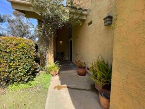 6696 Caminito Sinnecock in San Diego, CA - Building Photo - Building Photo