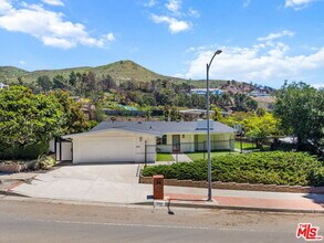 1300 Bienveneda Ave in Los Angeles, CA - Building Photo - Building Photo
