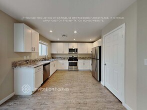 10437 Chandra Ave in Las Vegas, NV - Foto de edificio - Building Photo