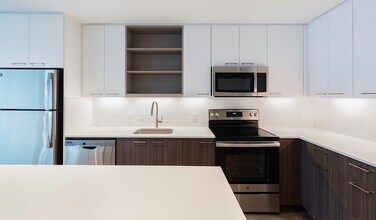 50 Rogers St, Unit 413 in Cambridge, MA - Building Photo - Building Photo