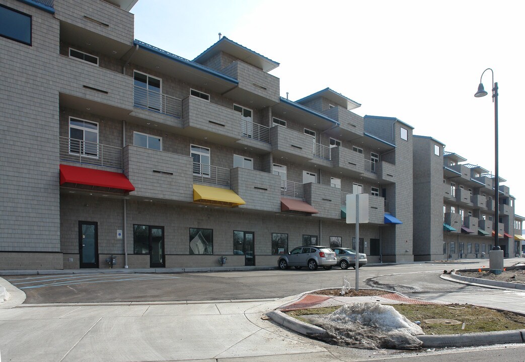 The Village at Grand Landing in Grand Haven, MI - Foto de edificio