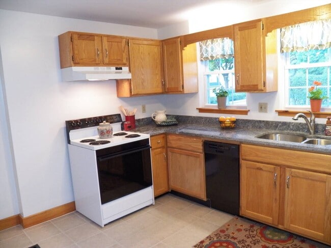 648 Kearsarge Way, Unit 648 in Portsmouth, NH - Building Photo - Building Photo
