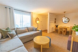 216 Moore Rd in Avon Lake, OH - Building Photo - Building Photo