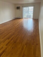 2423 N Kennicott Dr in Arlington Heights, IL - Building Photo - Building Photo