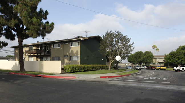 Sea Wind Apartments in Anaheim, CA - Building Photo - Building Photo