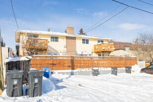 7804D Hunterview Dr NW in Calgary, AB - Building Photo