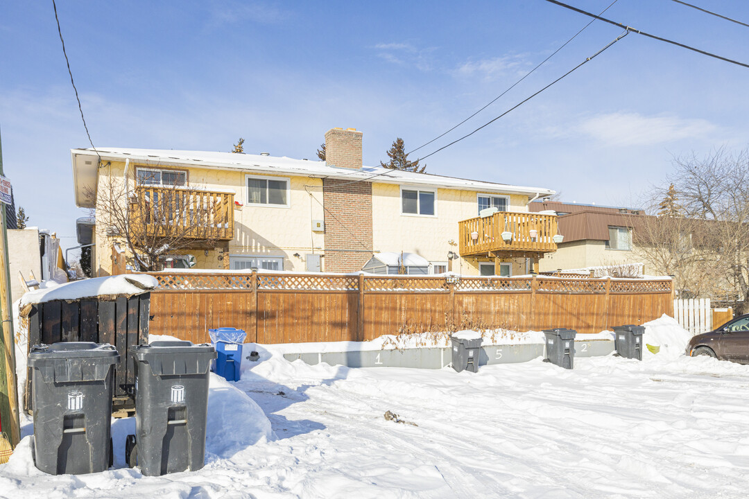 7804D Hunterview Dr NW in Calgary, AB - Building Photo