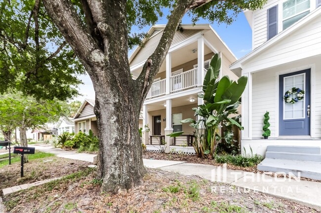 property at 1936 W Chestnut St