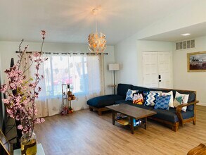 2506 Cabrillo Dr in Hayward, CA - Foto de edificio - Building Photo