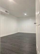 2559 W Fullerton Ave in Chicago, IL - Building Photo - Building Photo