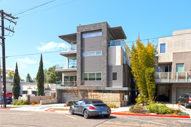 High Pointe Condos in San Diego, CA - Foto de edificio - Building Photo