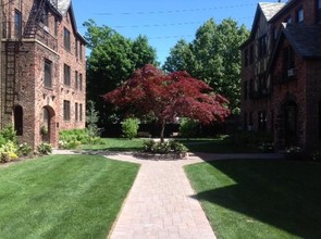 Fairfield Courtyard At Woodmere in Woodmere, NY - Building Photo - Building Photo