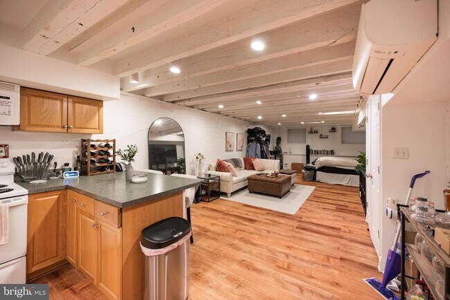 1728 Spruce St in Philadelphia, PA - Building Photo - Building Photo