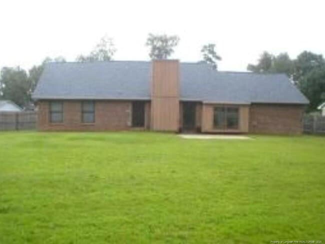 513 Woodberry Cir in Raeford, NC - Building Photo - Building Photo