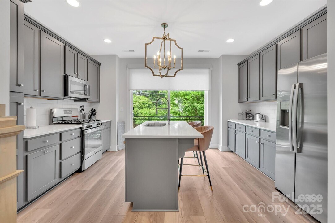 1005-1036 E 36th St in Charlotte, NC - Building Photo