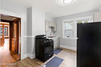 831 Washington Ave in Albany, NY - Building Photo - Building Photo