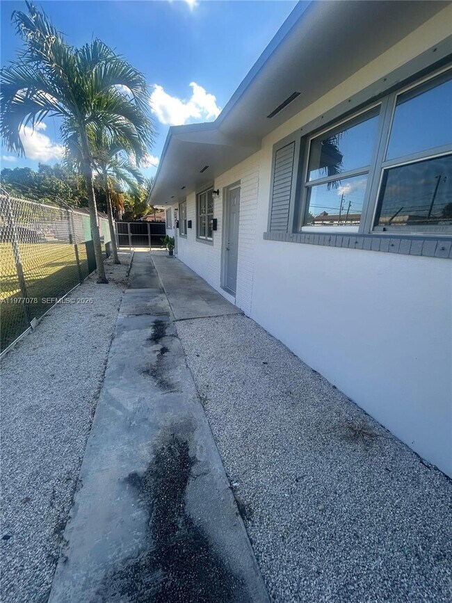 2929 NW 47th St in Miami, FL - Building Photo - Building Photo