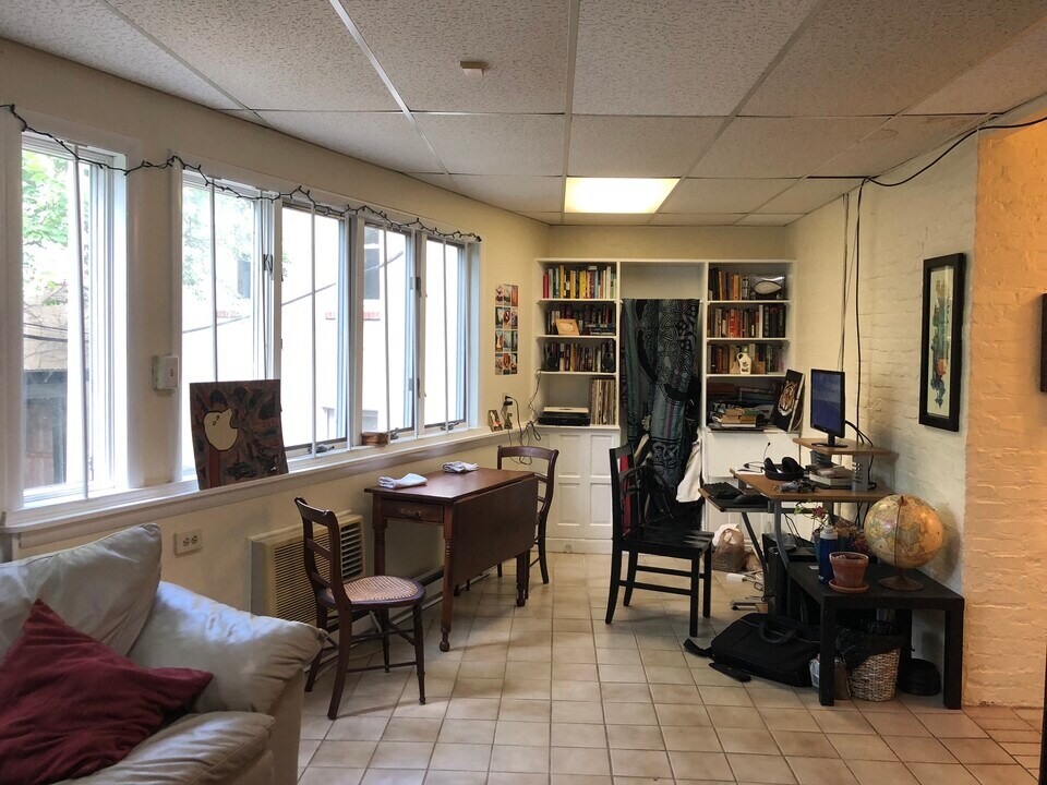 18 E Hamilton St in Baltimore, MD - Building Photo