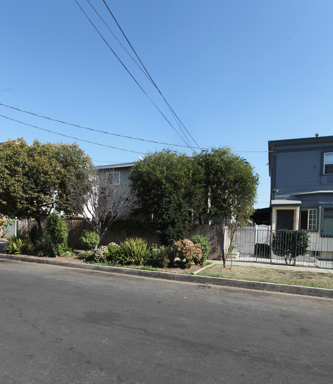 1156 N Ardmore Ave in Los Angeles, CA - Building Photo - Building Photo