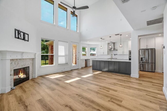 property at 3812 Lakeway Dr