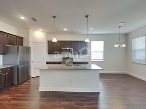 1002 Summer Stone Lp in Apopka, FL - Foto de edificio - Building Photo