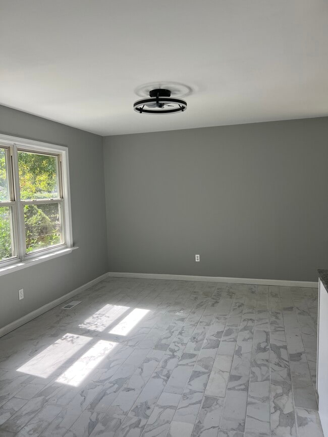 161 Ronald Rd in Lakewood, NJ - Foto de edificio - Building Photo