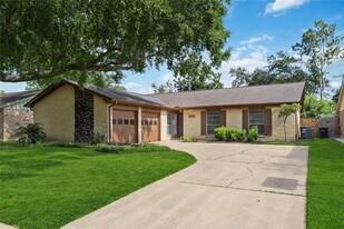 8826 Tanager St in Houston, TX - Building Photo