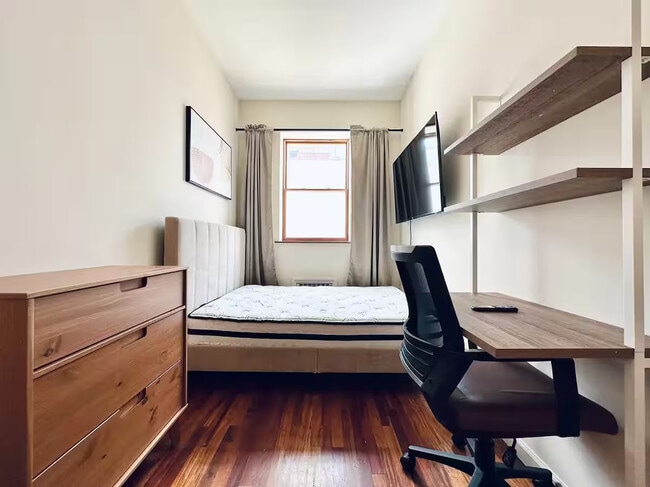 Furnished room/NOT APARTMENT, Unit 3R in Brooklyn, NY - Building Photo - Building Photo