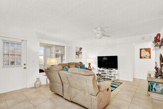 309 Knotty Pine Cir in Greenacres, FL - Building Photo - Building Photo