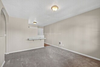 7349 SE Evergreen St in Portland, OR - Building Photo - Building Photo