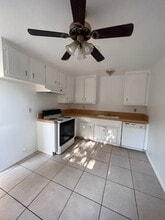2616 N Half Moon Dr, Unit C in Bakersfield, CA - Building Photo - Building Photo