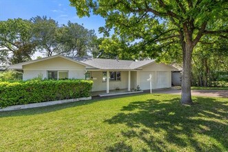 5537 Sam Calloway Rd in Fort Worth, TX - Foto de edificio - Building Photo