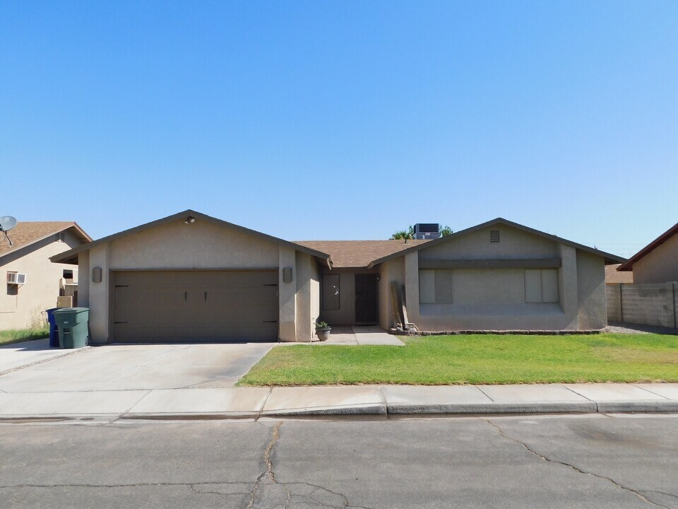 7422 E 24th Ln in Yuma, AZ - Building Photo