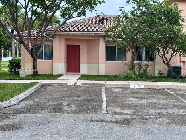 553 NW 208th Terrace in Pembroke Pines, FL - Building Photo - Building Photo