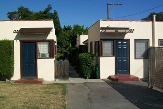 417 E Elmwood Ave in Burbank, CA - Building Photo - Building Photo
