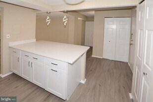 7621 Provincial Dr in McLean, VA - Building Photo