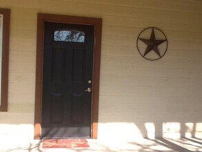 404 Chaparral Rd in Austin, TX - Building Photo - Building Photo