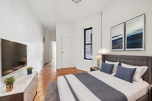 325 E 89th St in New York, NY - Building Photo