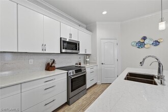 10464 Yorkstone Dr in Bonita Springs, FL - Foto de edificio - Building Photo