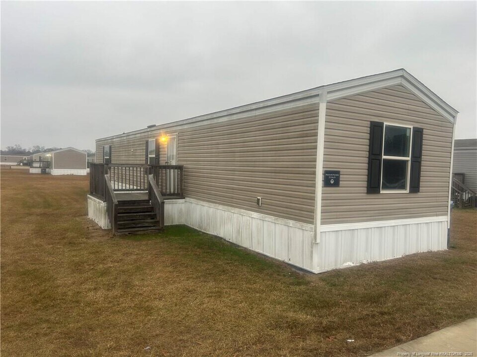 25 Celia Dr in Lumberton, NC - Building Photo