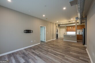 5300 Peachtree Blvd in Atlanta, GA - Foto de edificio - Building Photo