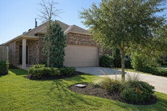 137 Emory Birch in Montgomery, TX - Foto de edificio - Building Photo