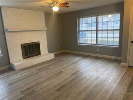 7035 Crosstimbers Ln in North Richland Hills, TX - Building Photo