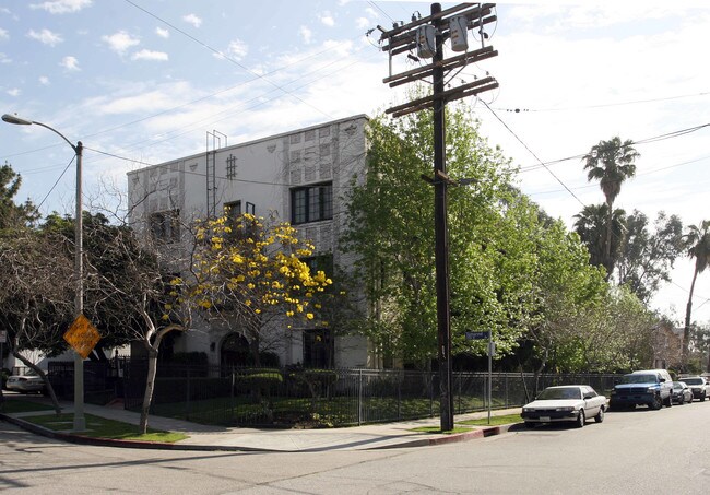 1756 Tamarind Ave in Los Angeles, CA - Foto de edificio - Building Photo