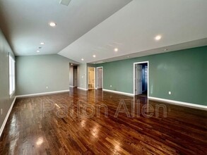 19 Chapel Park Pl in Asheville, NC - Building Photo - Building Photo