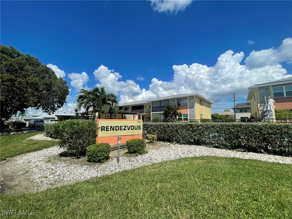 4103 SE 19th Ave in Cape Coral, FL - Building Photo