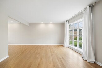 10 Fairview Ave in Deerfield, IL - Building Photo - Building Photo