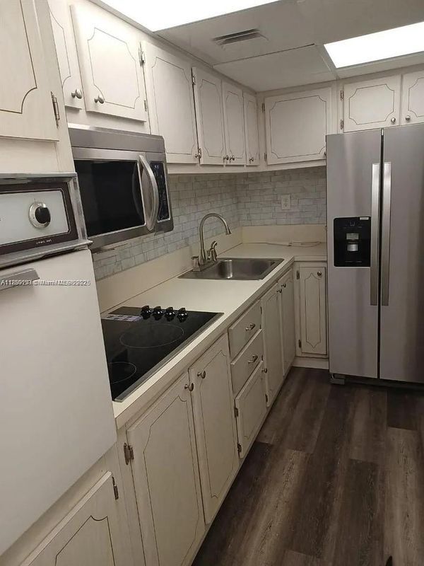 property at 1000 West Ave