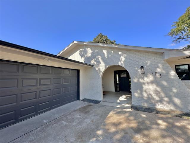 103 Southwood Dr in Burleson, TX - Building Photo - Building Photo