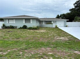 209 Punta Alta Ct in Lehigh Acres, FL - Building Photo